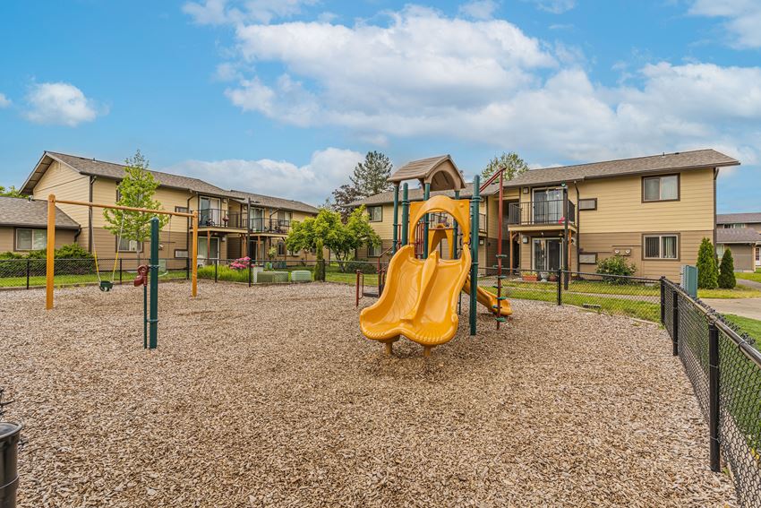 Two Rivers Apartments Winston, 189 NW Glenhart Avenue, Winston, OR